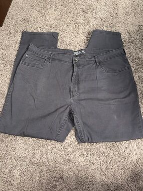 Izod Men's Slim Straight Jeans in Dark Gray